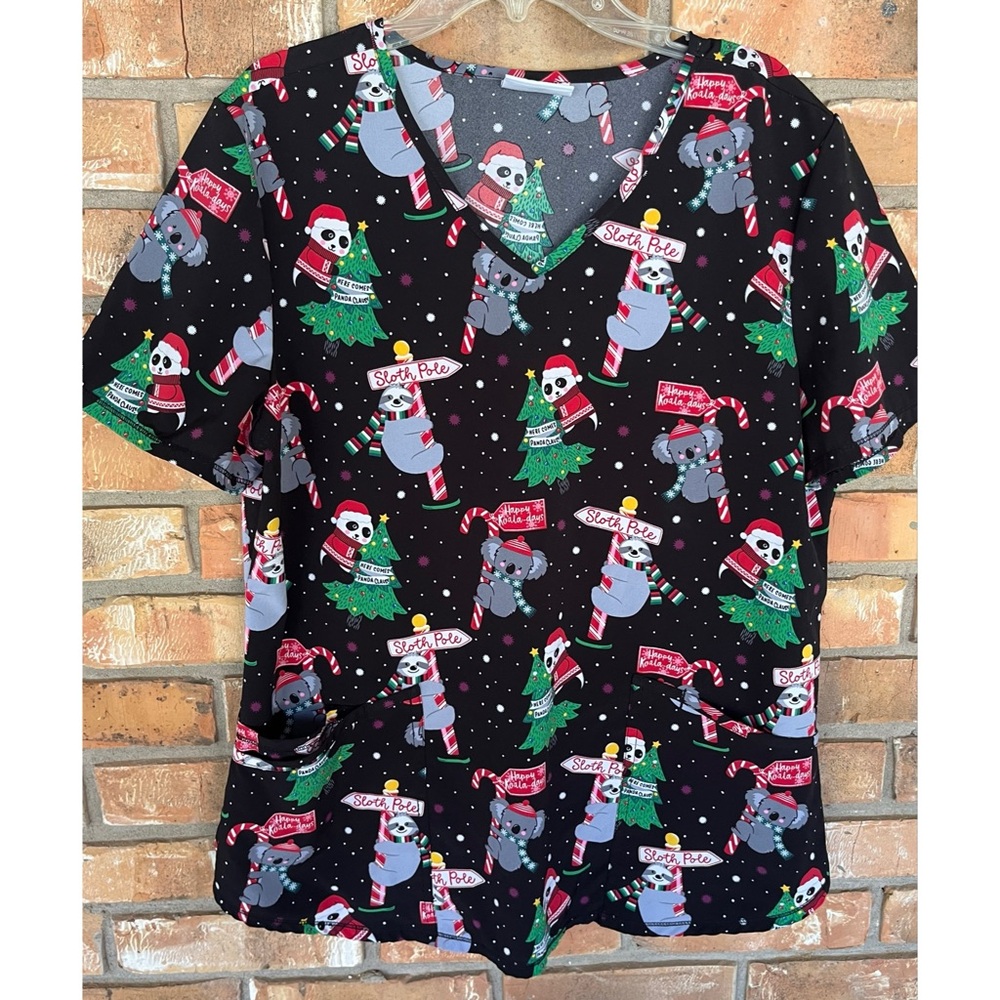 Scrub Star Women’s Black Multicolored Christmas Scrub Top Size Medium